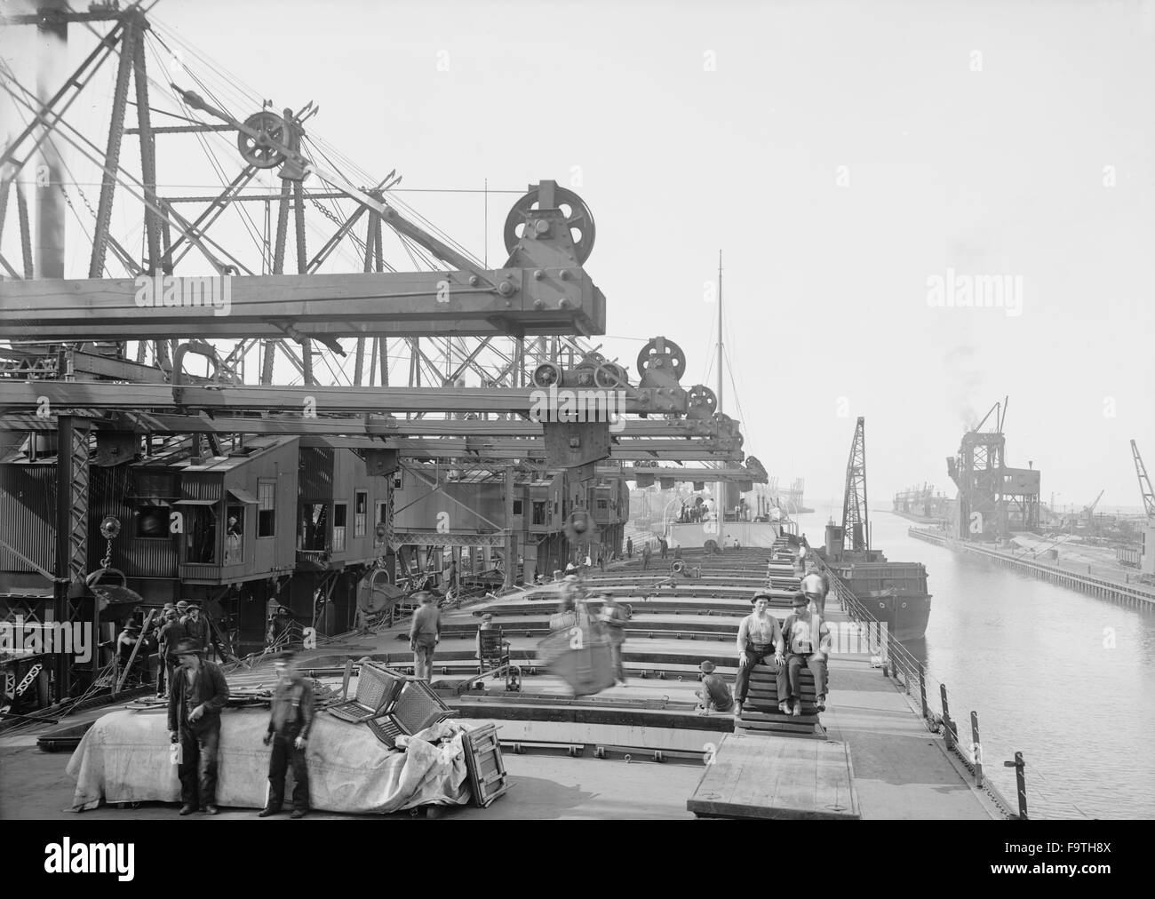 Entladung Erz mit braun, die Vermittlung von Hebezeugen, Conneaut, Ohio, USA, 1900 Stockfoto