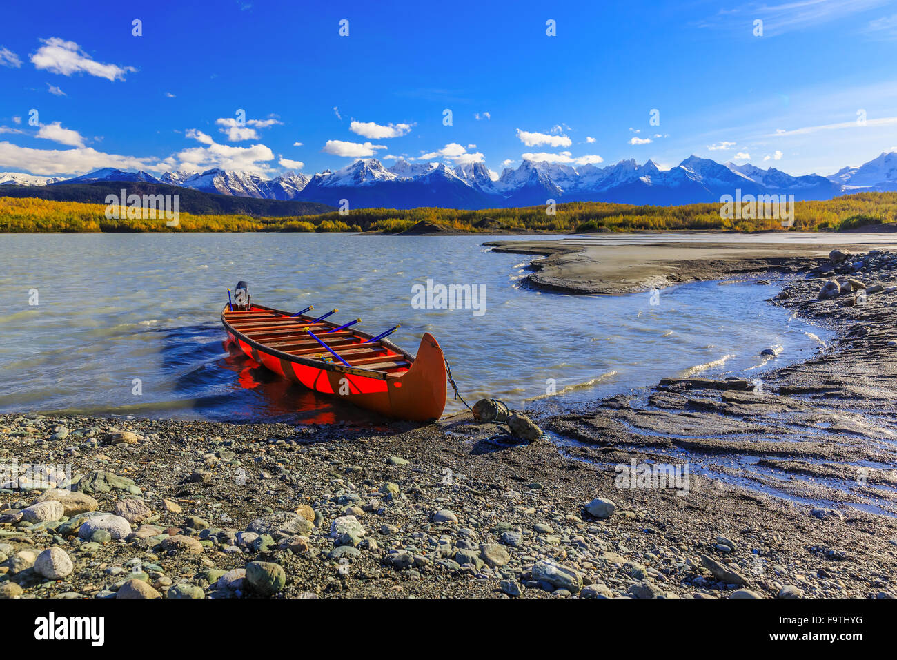 Skagway, Alaska. Kanu auf der Glazial-See Davidson. Stockfoto