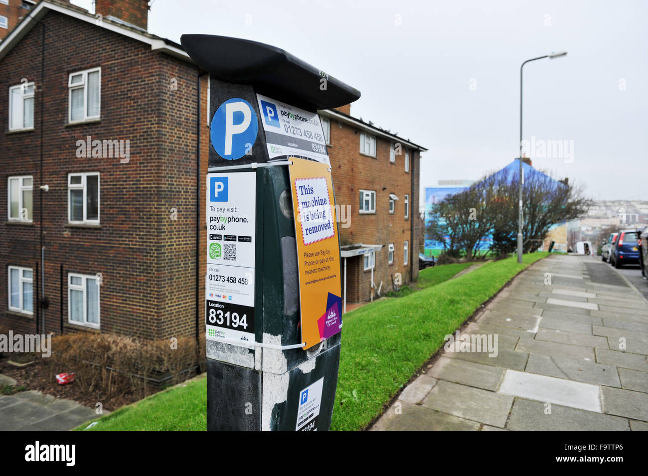 Eine Parkuhr ist durch den Stadtrat von Carlton Hill in Brighton entfernt werden, als sie phase bezahlen per Handy-Methode Stockfoto