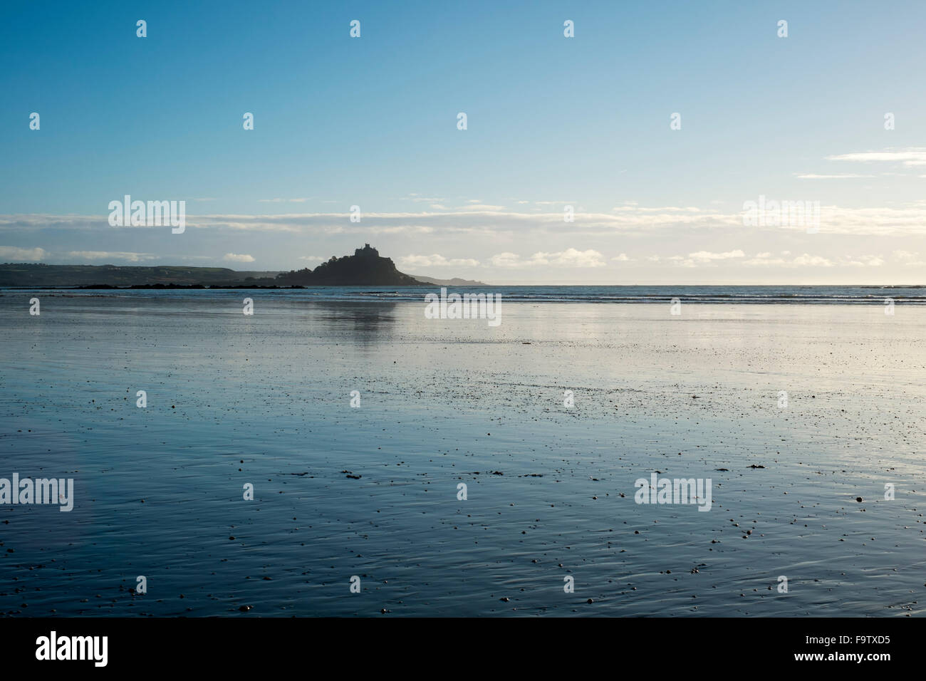 Blick nach Osten über Mount Bucht in Richtung St. Michaels Mount bei Ebbe an einem Wintermorgen Stockfoto