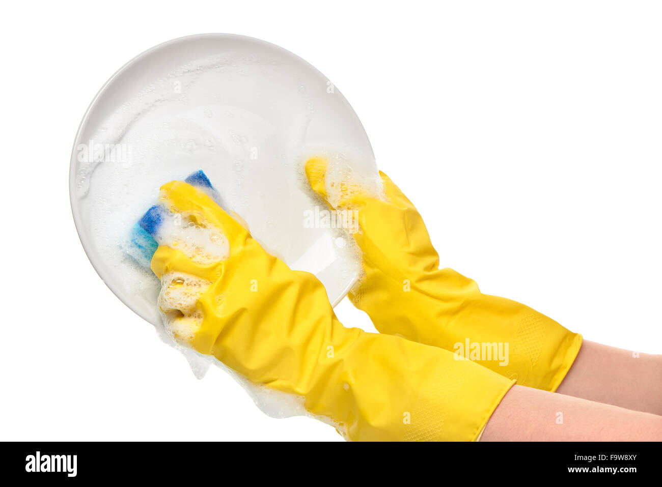 Nahaufnahme von weiblichen Händen Gummischutz Handschuhe waschen weißen Teller mit blauen Reinigung gegen White sponge gelb Stockfoto