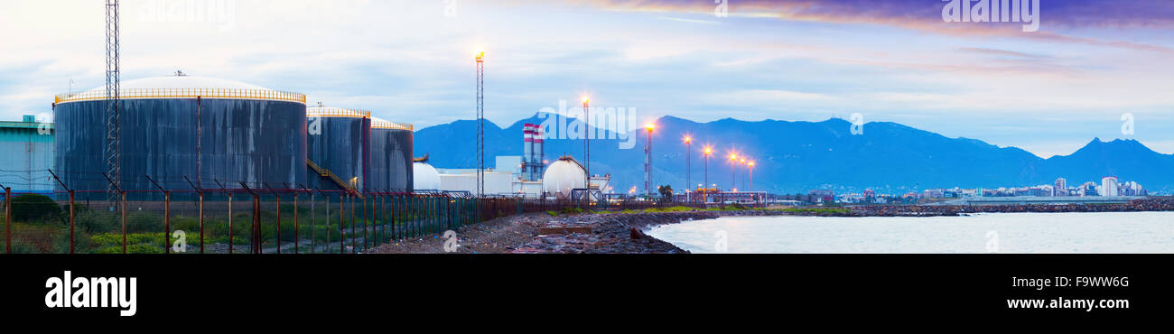 Industrieanlage am Meer Küste. Castellon De La Plana, Spanien Stockfoto