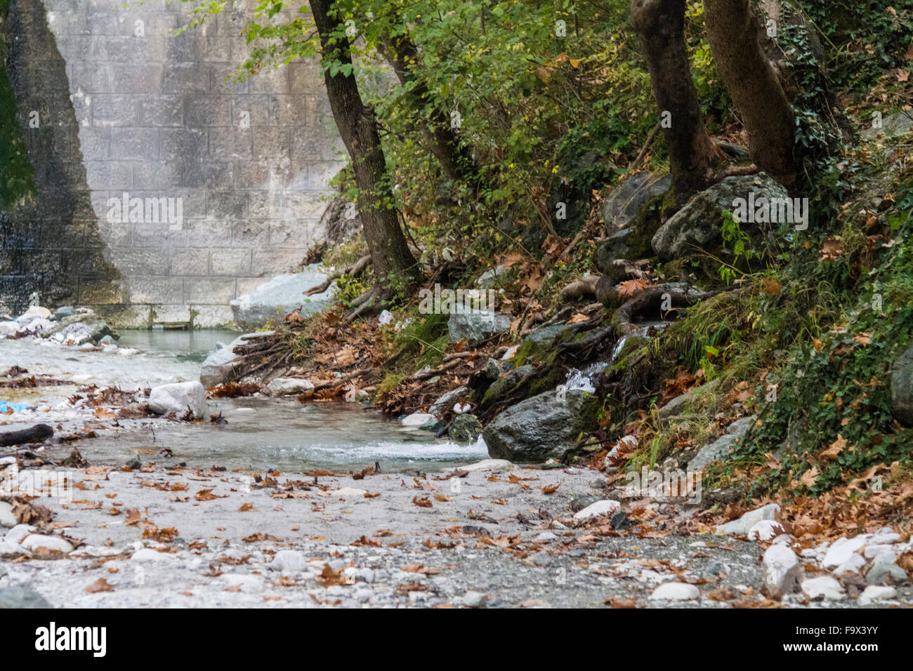 Hohe Berge und Felsen in Griechenland Stockfoto