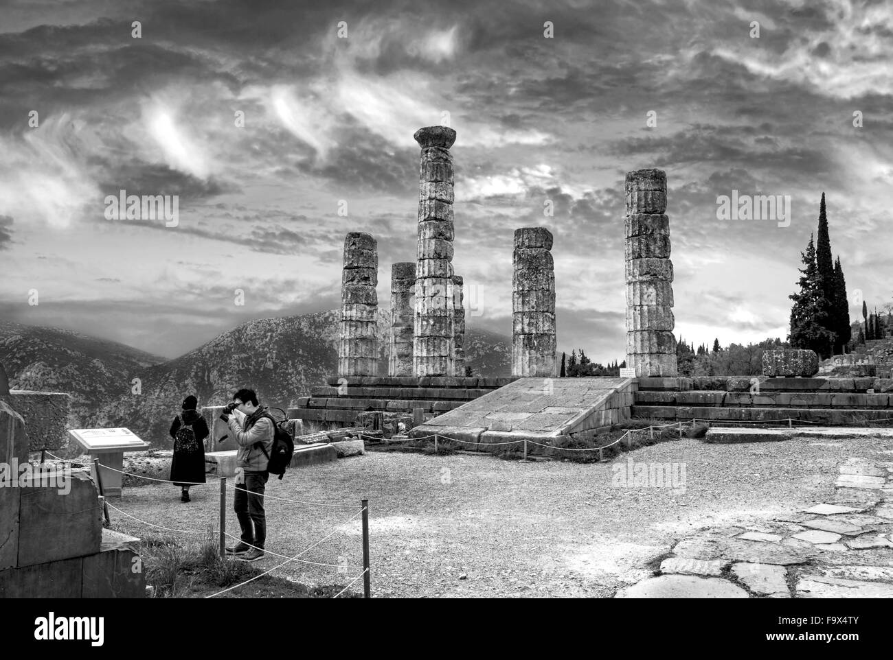 Der Tempel des Apollo in der archäologischen Stätte von Delphi in Fokida Region, Zentral-Griechenland Stockfoto