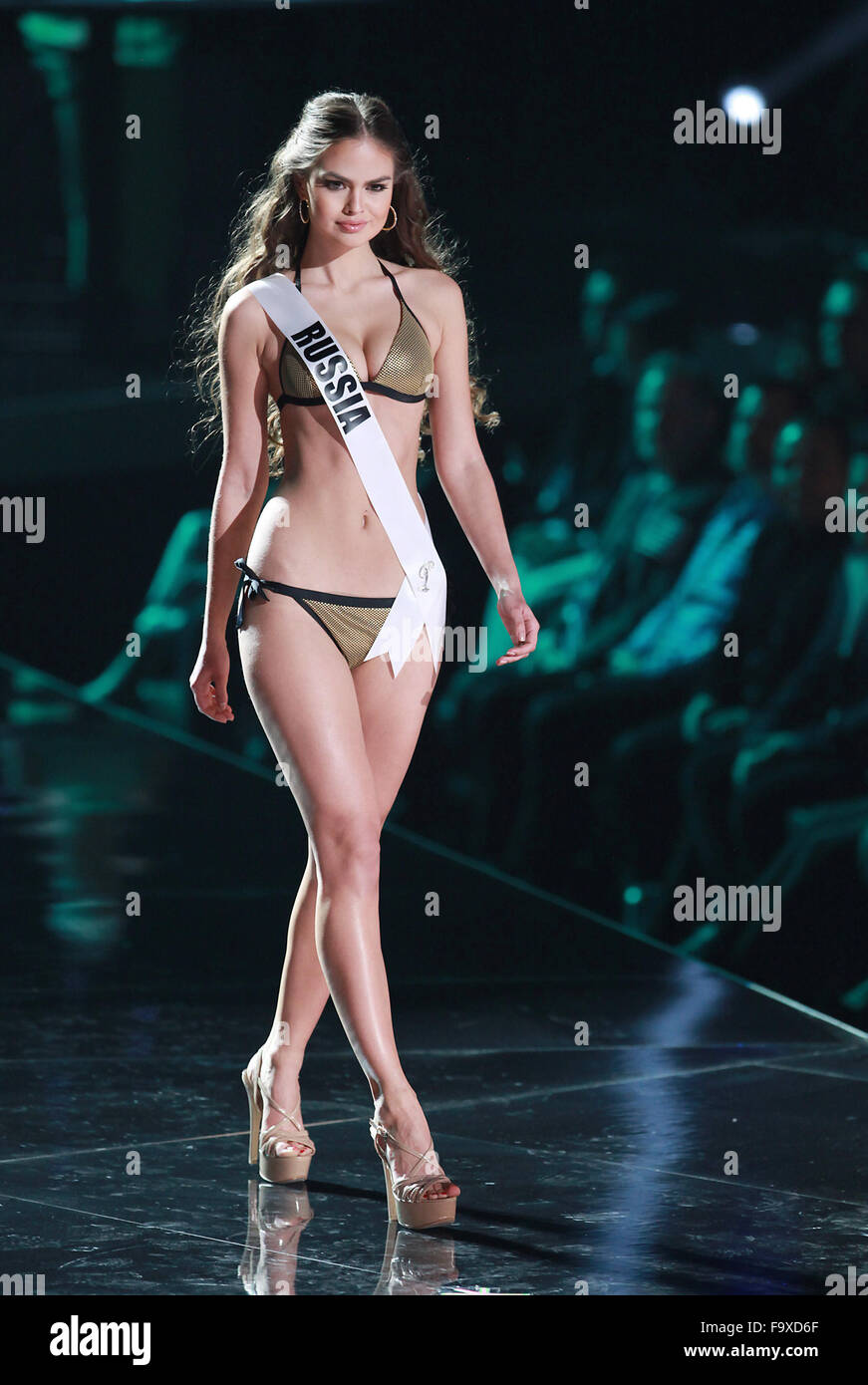 18. Dezember 2015 beteiligt - Las Vegas, Nevada, Vereinigte Staaten von Amerika - Miss Russland Vladislava Jewtuschenko Segment Badeanzug der 2015 Miss Universe Pageant Vorrundenspielen und National Kostüm-Show am 16. Dezember 2015 auf der Achse-Theater im Planet Hollywood Resort & Casino in Las Vegas Nevada. (Kredit-Bild: © Marcel Thomas über ZUMA Draht) Stockfoto