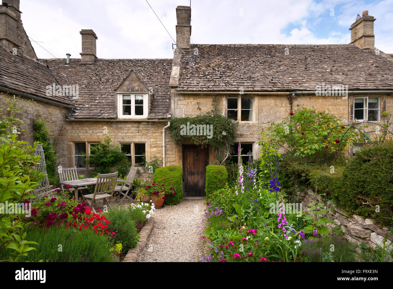Eine idyllische ziemlich klein Cotswold-Ferienhaus im ländlichen Dorf von Sherborne, Gloucestershire, UK Stockfoto