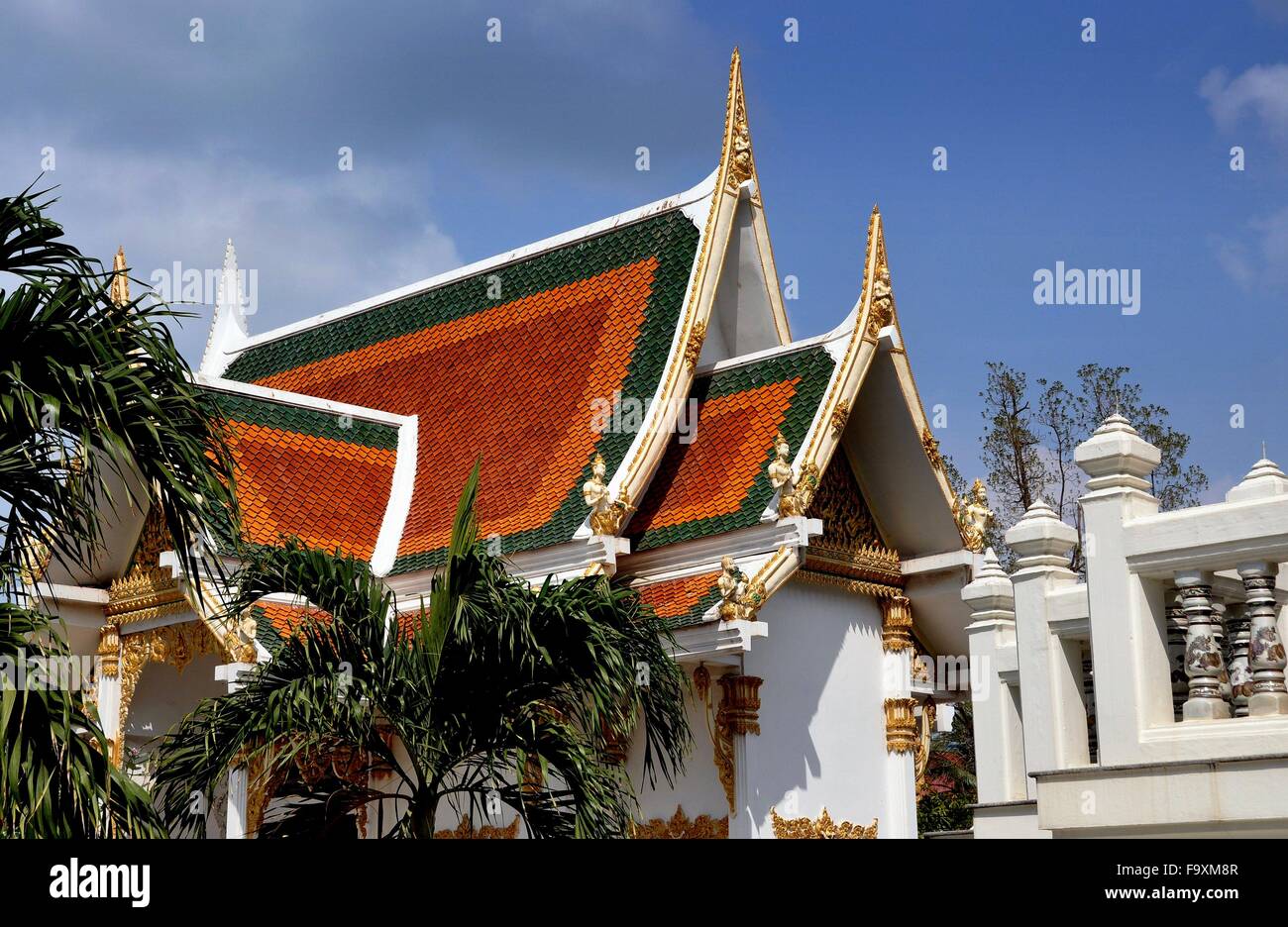 Pattaya, Thailand Tempel Pavillon mit Satteldach Ziegeldächern