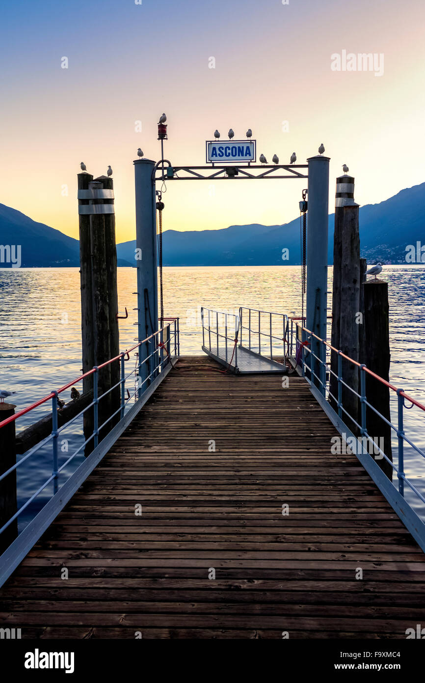 Lago Maggiore, Pier am Abend Stockfoto