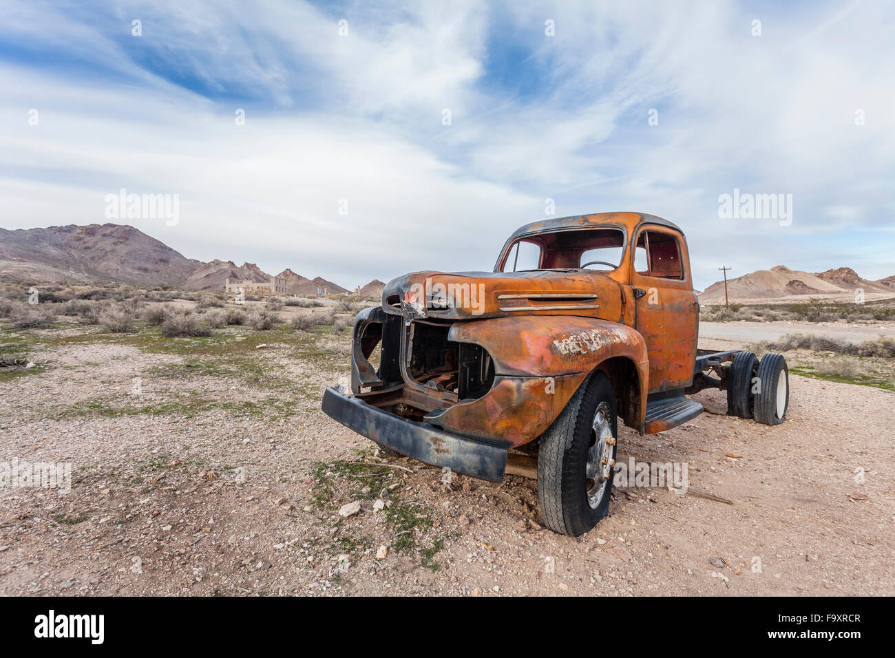 USA, Nevada, Rhyolith, Geisterstadt, Autowrack Stockfoto