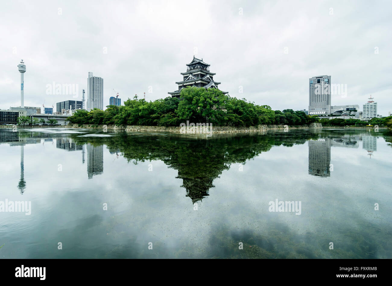 Japan, Hiroshima, Nakajima-Cho, Blick zum Schloss Stockfoto