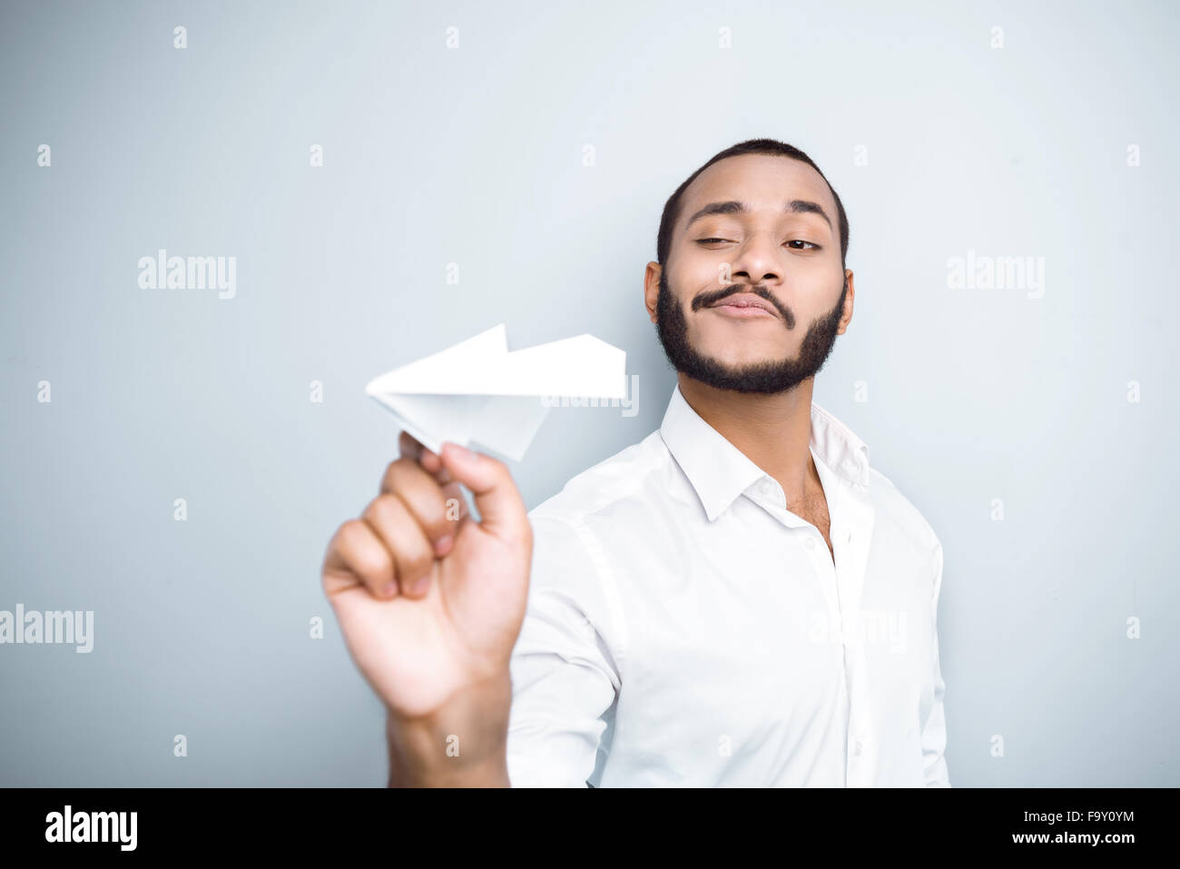 Freestyle-Foto mit junge Mulattin Stockfoto