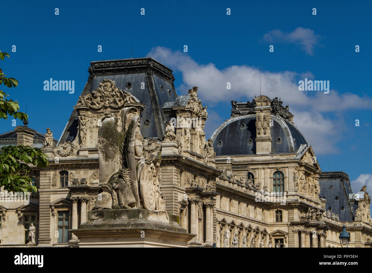 PARIS 7.Juni Louvre aufbauend auf 7. Juni 2012 im Louvre, Paris