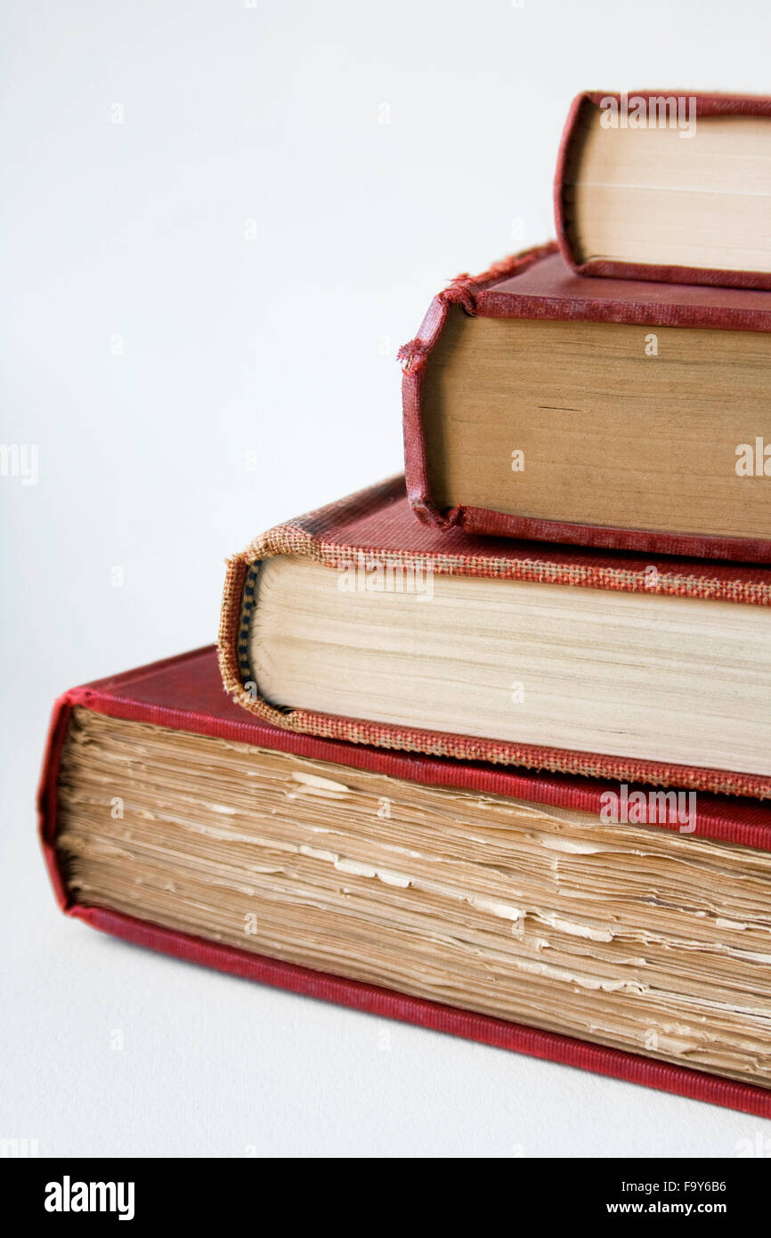 Stapel von vier geschlossenen Bücher Stockfoto