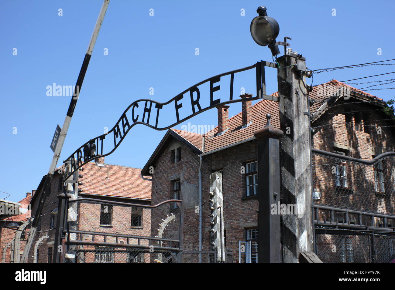 Arbeit Macht Frei-Schild am Haupteingang des KZ Auschwitz, Polen Stockfoto