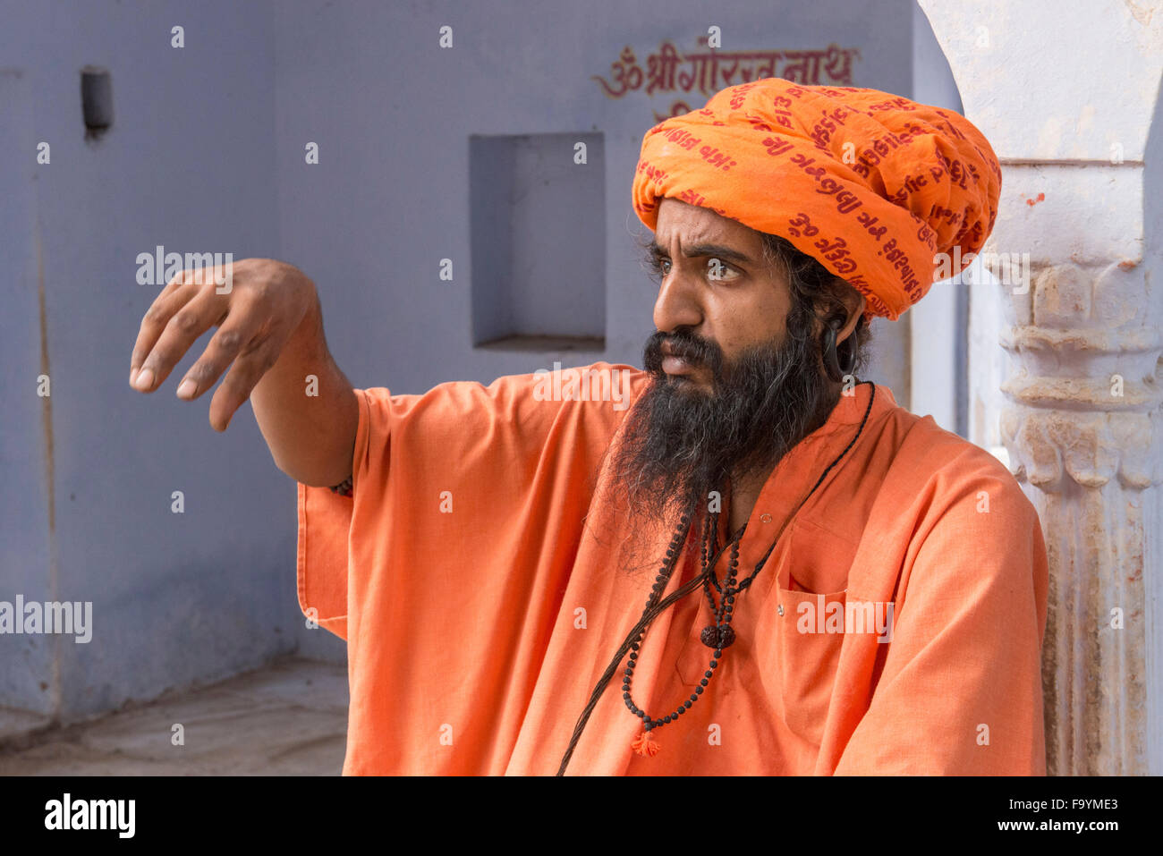 Sadhu in einem Ashram am Ufer des heiligen Sees, Puskhar Stockfoto