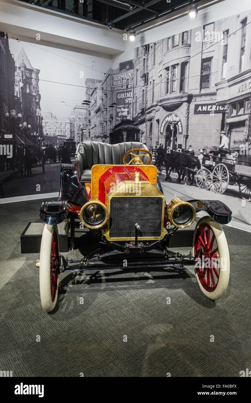 1910 Ford Modell T Roadster auf dem Display an das Petersen Automotive Museum in Los Angeles, Kalifornien. Stockfoto