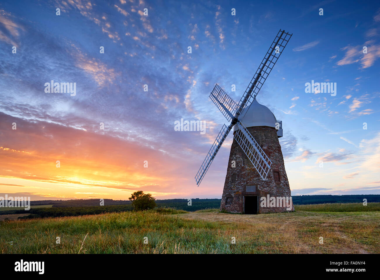 Sonnenuntergang am Halnaker Windmühle Stockfoto