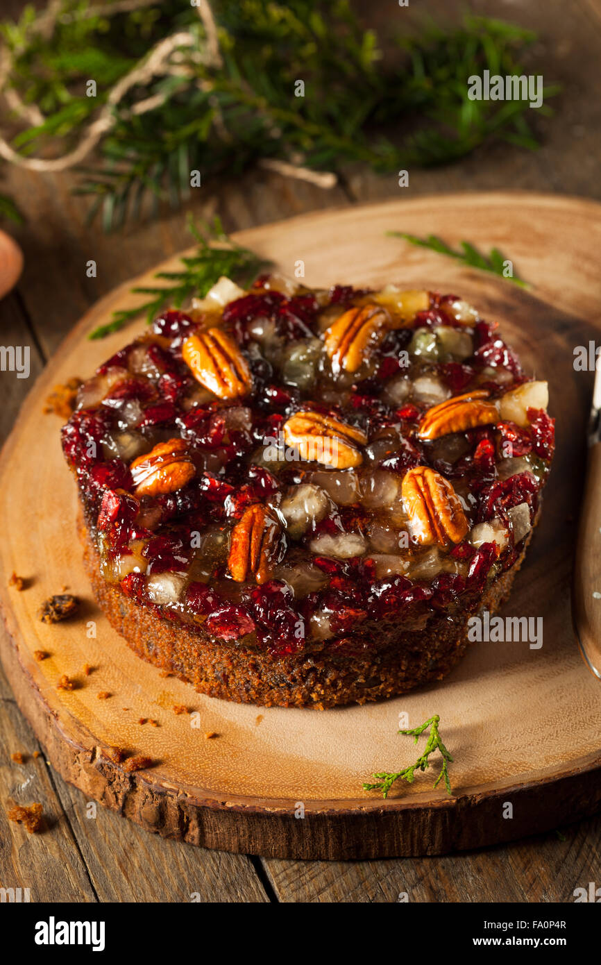 Festliche Obstkuchen mit Nüssen und Beeren Stockfoto