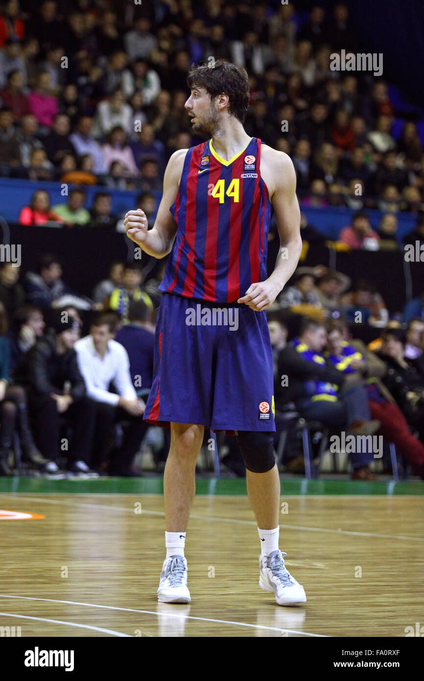 Kiew, UKRAINE - 14. November 2013: Ante Tomic des FC Barcelona blickt auf bei Turkish Airlines Euroleague Basketball-Spiel gegen Budivelnik Kyiv Stockfoto
