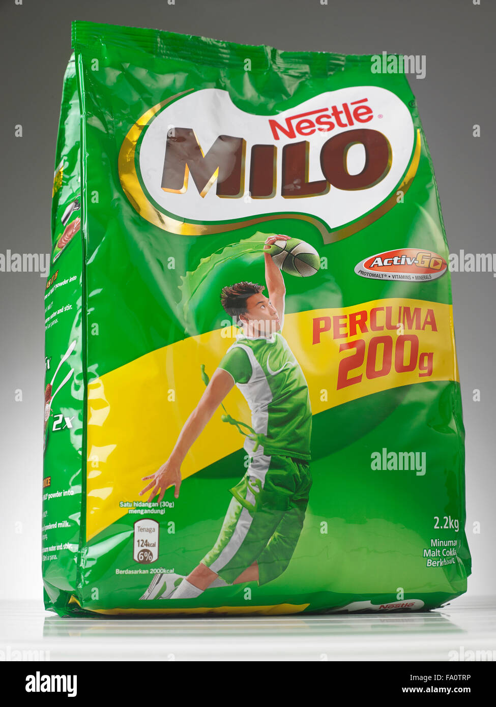 KUala Lumpur, Malaysia 27. April 2015, produziert von Nestle, Milo ist eine  Schokolade Malz-Pulver, das mit Wasser oder Milch verrührt Stockfotografie  - Alamy