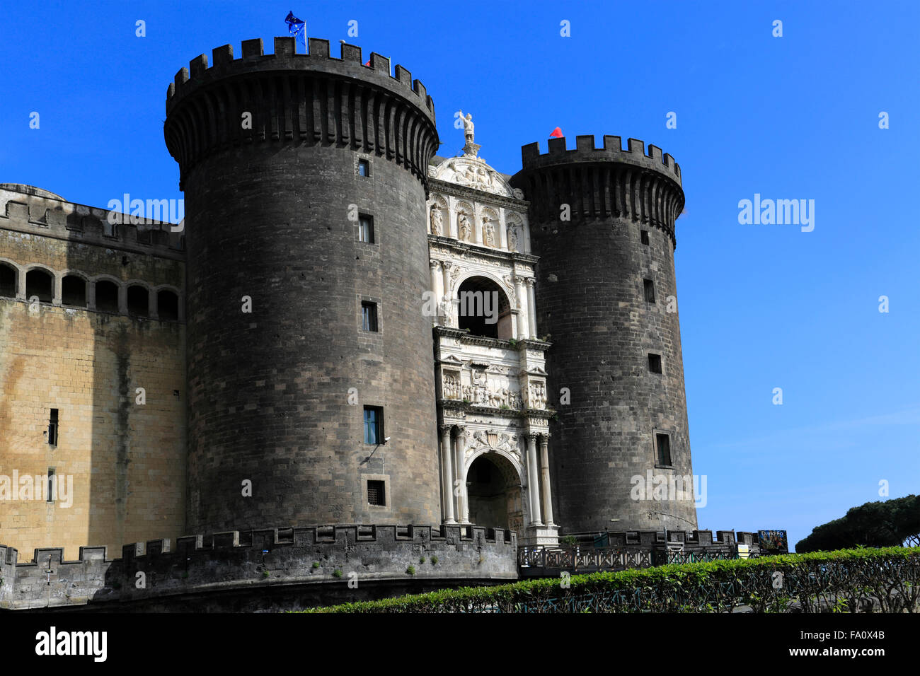 Sommer, das Castel Nuovo oder New Castle (1279), historischen Zentrum von Neapel Stadt UNESCO World Heritage Site, Campania region Stockfoto