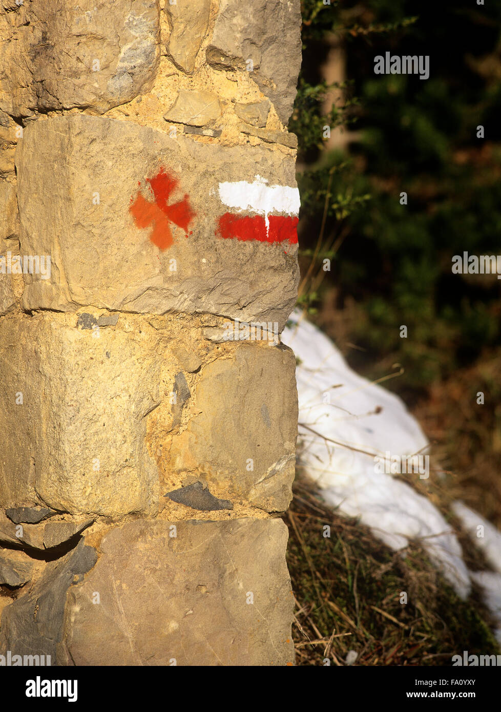 Zeichen der Cami Dels Bons Häuser gemalt in Peguera Dorf in der Sierra de Ensija, Pyrenäen, Katalonien, Spanien Stockfoto