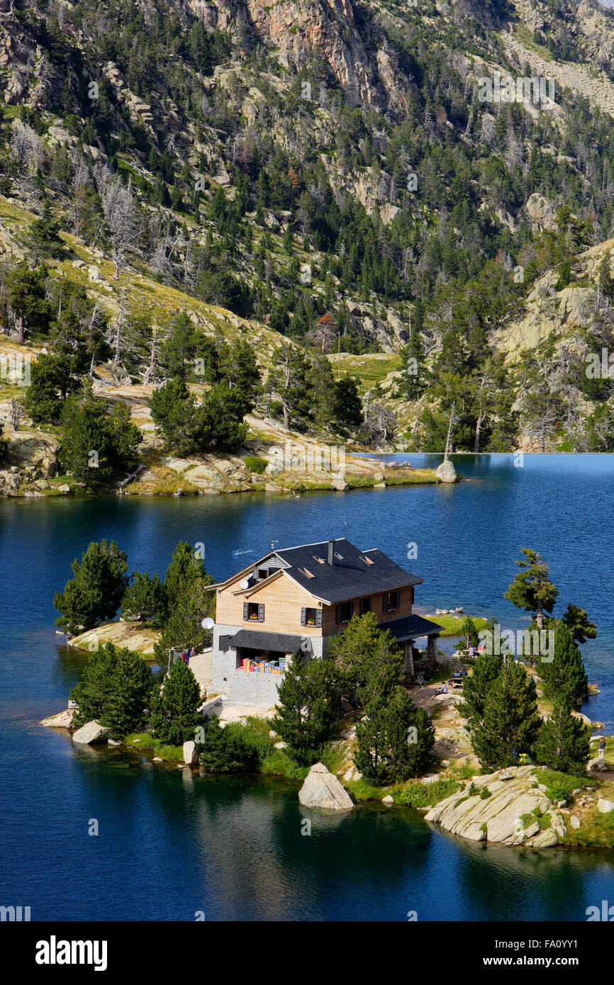 Josep Maria Blanc Berg Hütte im Aigüestortes-Tort de Peguera See Estany de Sant Maurici Nationalpark, Pyrenäen, Spanien Stockfoto