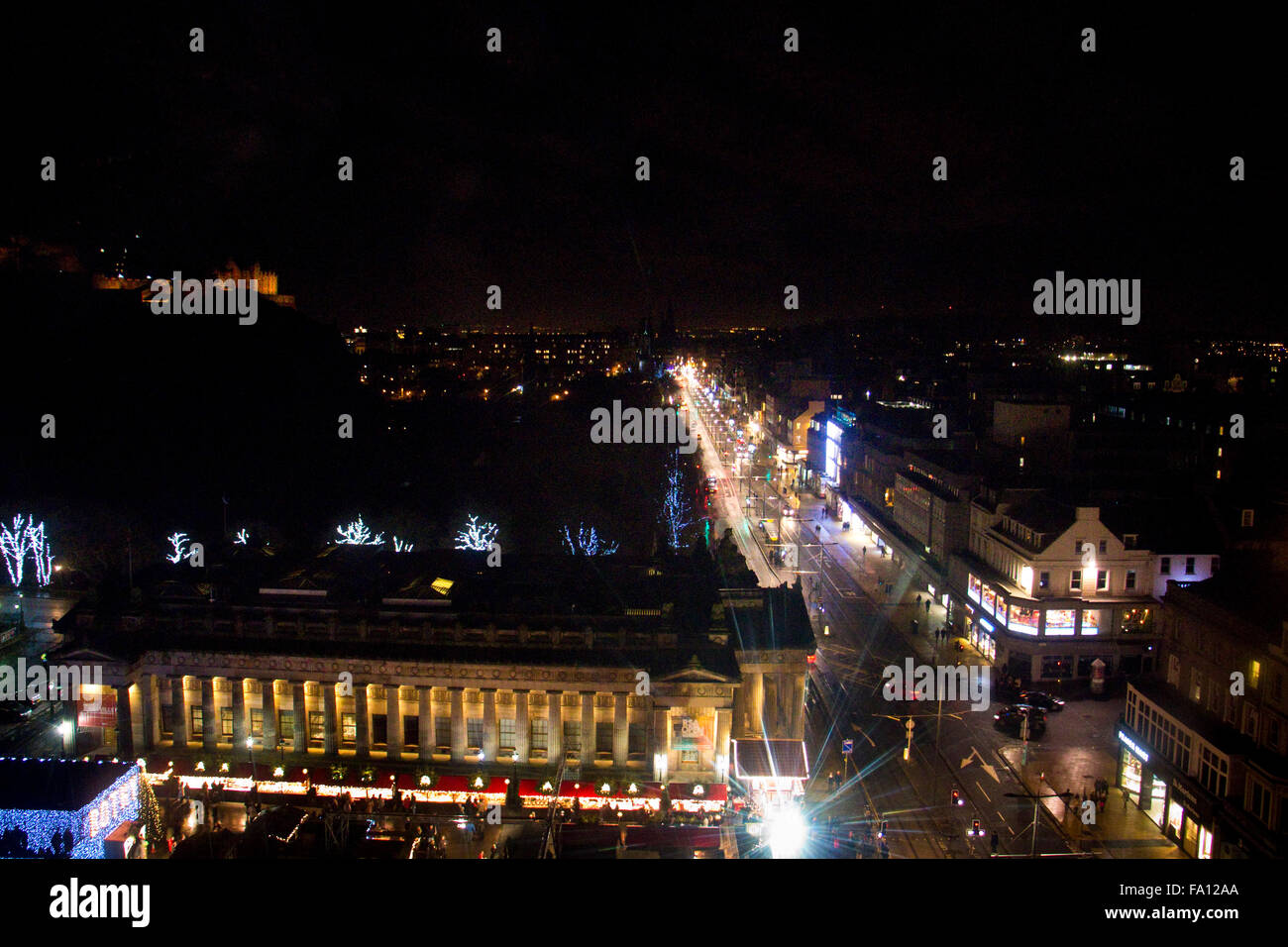 Weihnachtsmarkt, Princes Street, Edinburgh, Schottland, Großbritannien aus der Vogelperspektive Stockfoto