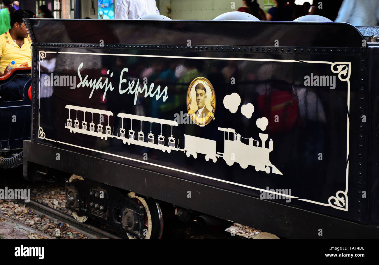 Typenschild des neuen Spielzeugs trainieren "Sayaji Express" am Sayaji Baug in Vadodara, Gujarat, Indien Stockfoto