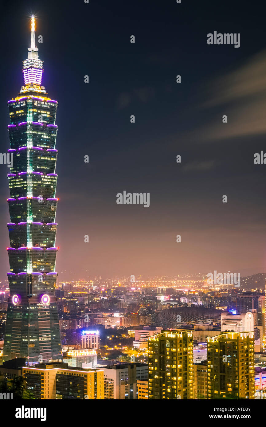 Taipeh, Taiwan - Nachtansicht von Taipeh und 101 Tower von Elephant Mountain. Stockfoto