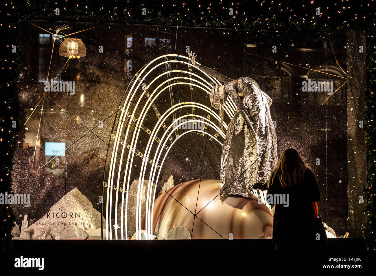 Schaufenster zeigt in der Londoner Oxford Street für die festliche Jahreszeit Featuring: Selfridges wo: London, England, Vereinigtes Königreich bei: 18. November 2015 Stockfoto