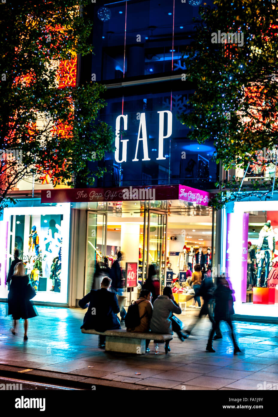 Schaufenster zeigt in der Londoner Oxford Street für die festliche Jahreszeit Featuring: Lücke wo: London, England, Vereinigtes Königreich bei: 18. November 2015 Stockfoto