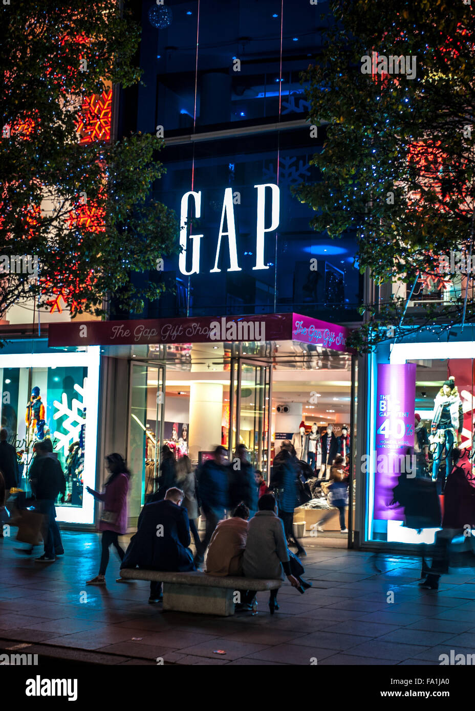 Schaufenster zeigt in der Londoner Oxford Street für die festliche Jahreszeit Featuring: Lücke wo: London, England, Vereinigtes Königreich bei: 18. November 2015 Stockfoto