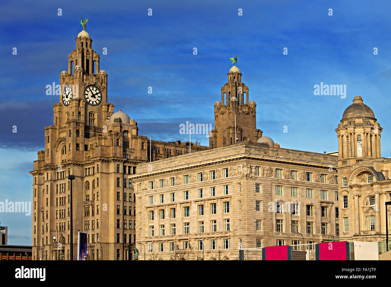 Royal Liver Building in Liverpool UK, eines der weltweit berühmtesten Waterfront skylines Stockfoto