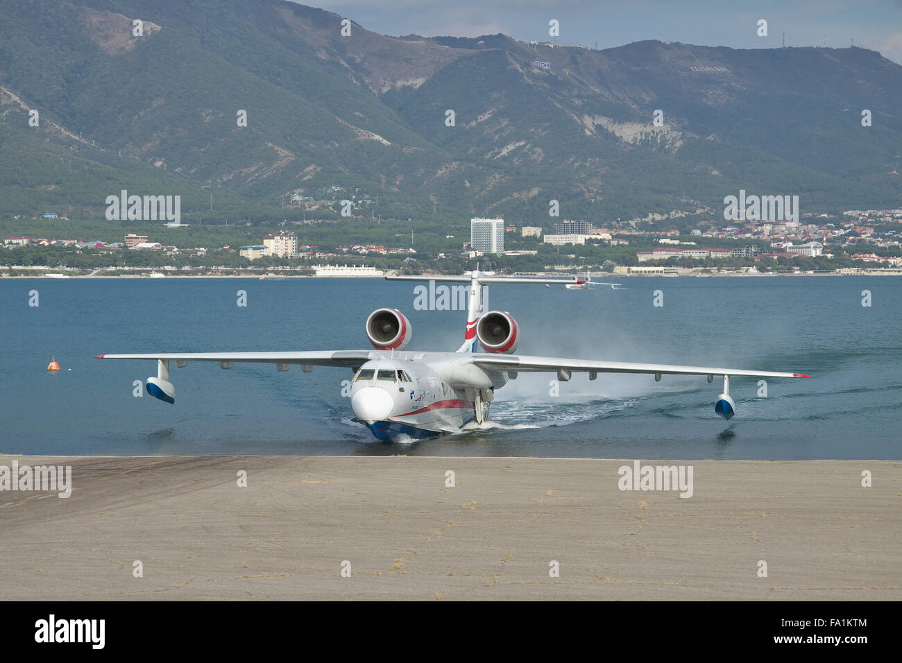 gelendschik-russland-8-september-2010-berijew-be-200-rettungs-und
