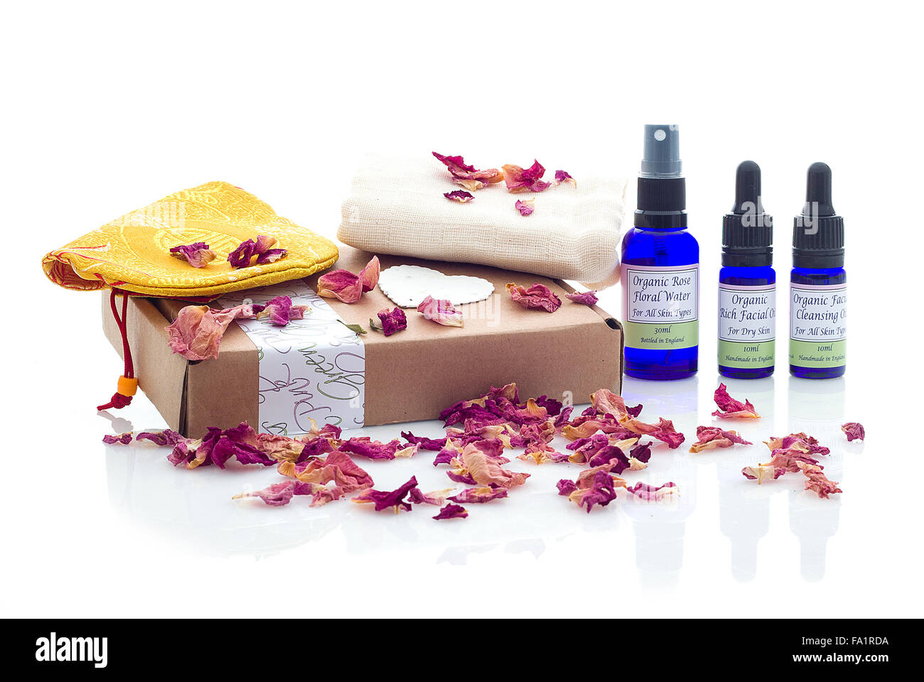 Rosa & Grün Handmade Natural Facial Hautpflege-Produkte auf einem weißen Hintergrund Stockfoto