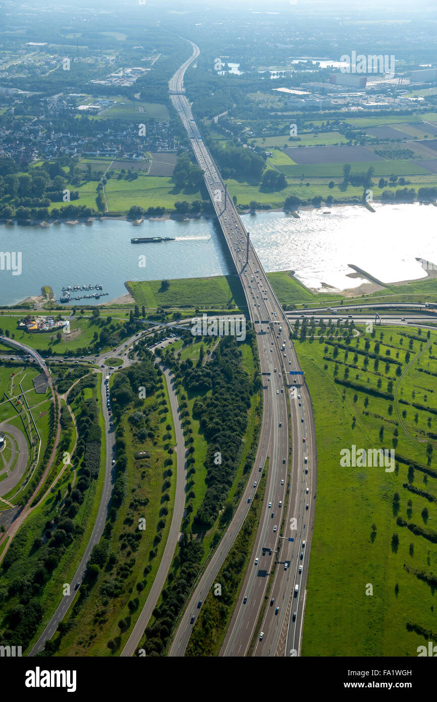 Fußball-Stadion BayArena Leverkusen, 1. Bundesliga, Autobahnabschnitt zwischen dem Kreuz Leverkusen und der Autobahn Brücke Rhein Stockfoto