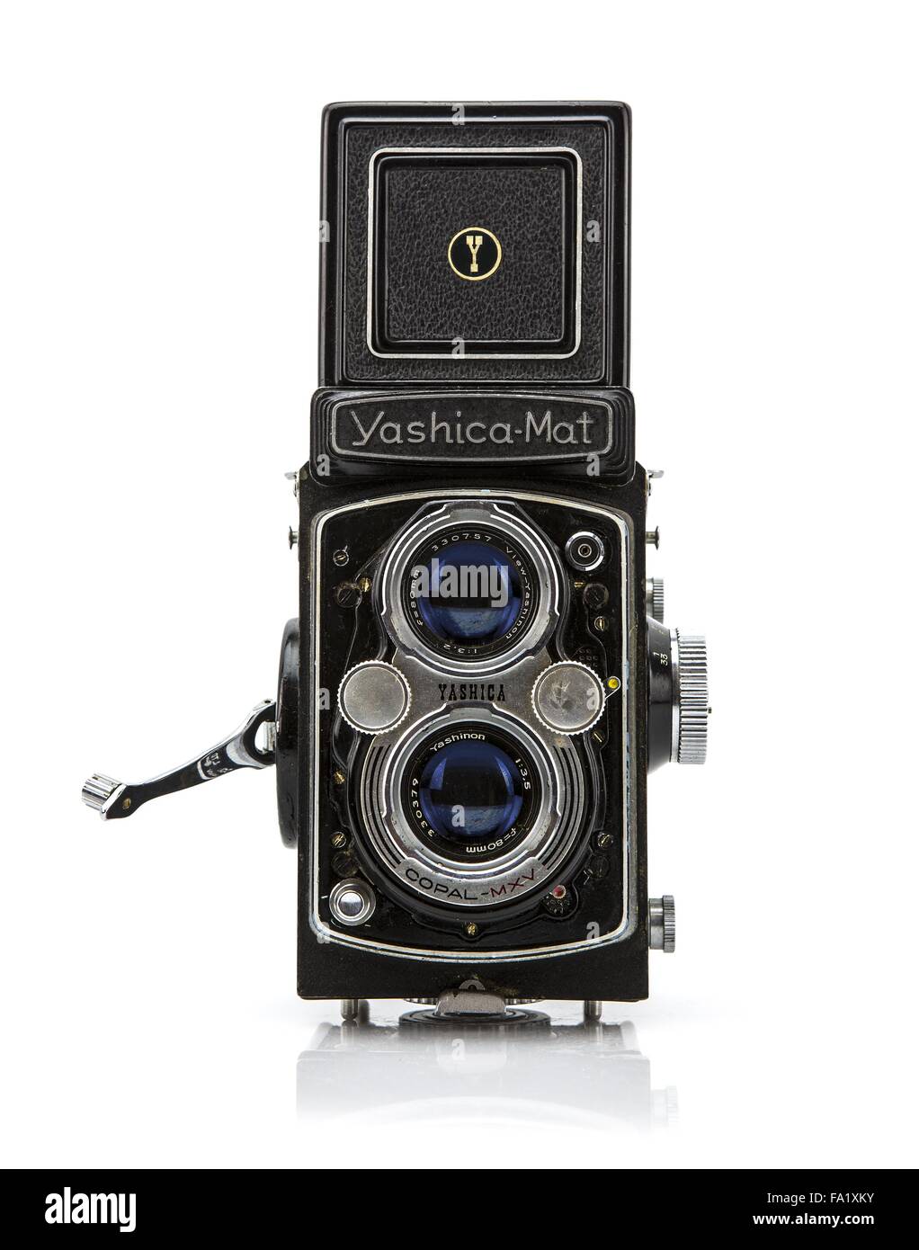 Alten Yashica-Mat-Kamera auf einem weißen Hintergrund Stockfoto