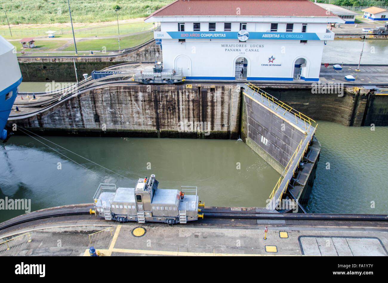 E-Lok, Maultier und Schleusen Miraflores Locks, Panamakanal, Panama Stockfoto