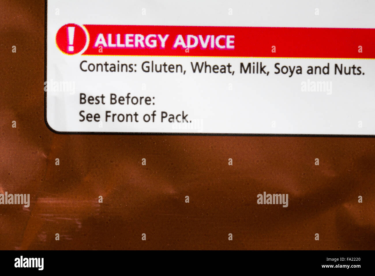 Allergie-Beratung enthält Gluten Weizen Milch Soja und Nüssen auf Biskuit wrapper Stockfoto