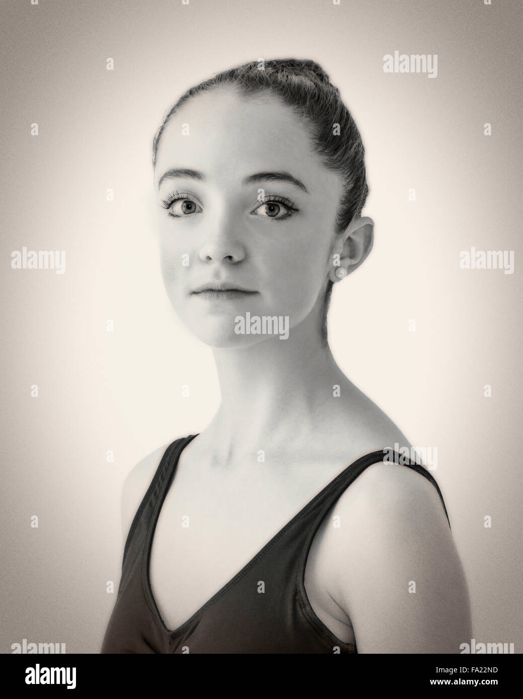 Schwarzen & weißen Studioportrait von weiblichen Teenager Ballerina Tänzerin Stockfoto