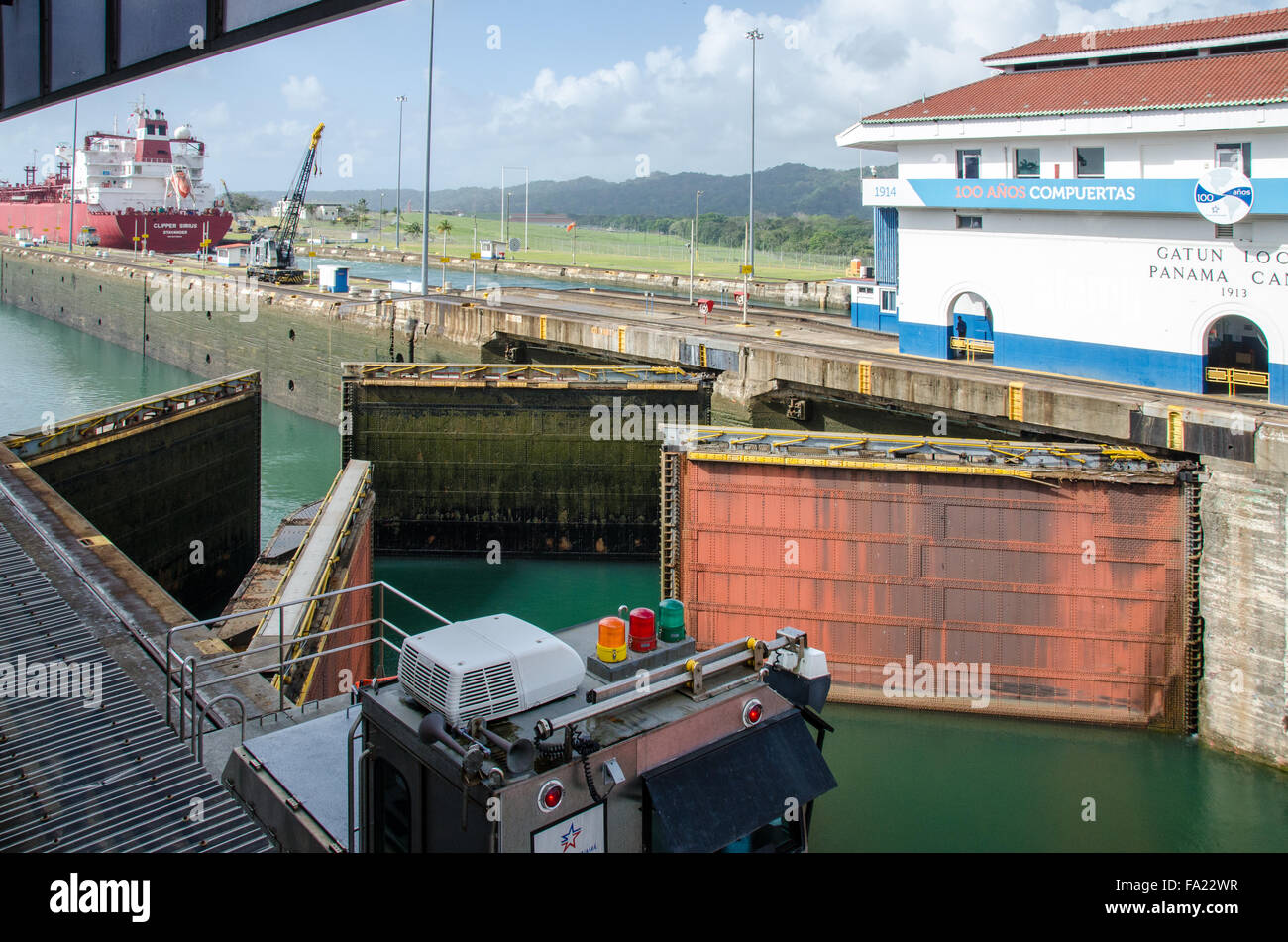 Doppelte Schleusentore an Gatun Schleusen, Panama-Kanal Stockfoto