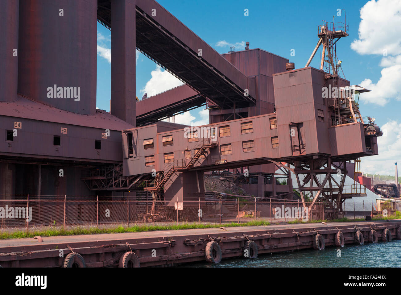 Klippen Naturressourcen Northshore Mining Werk in Silver Bay am nördlichen Ufer des Lake Superior in Minnesota Stockfoto