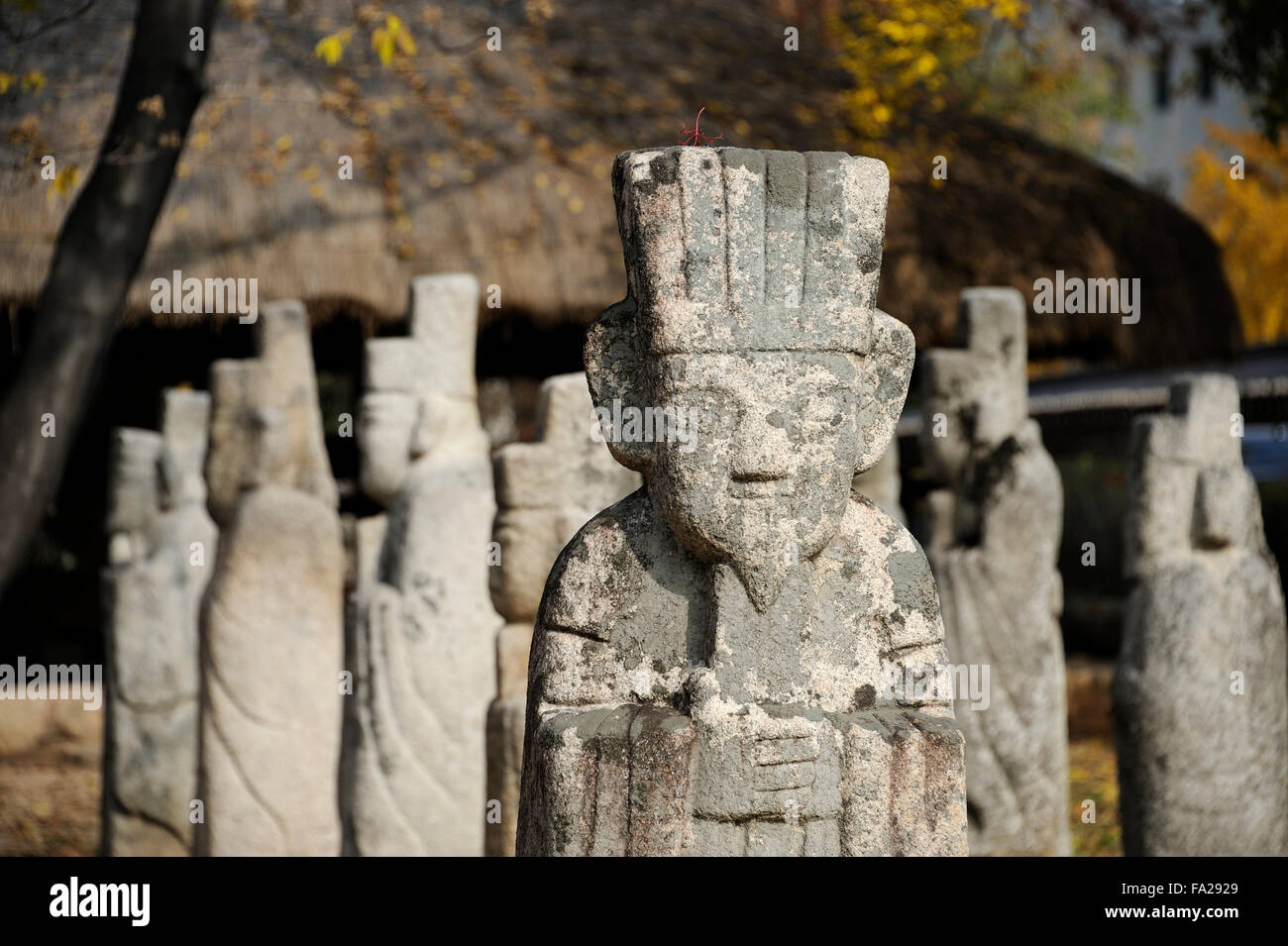 Primitive Steinstatuen für die Bewachung Gräber bedeutender Persönlichkeiten im Gyeongbokgung Palace, Seoul, Südkorea Stockfoto