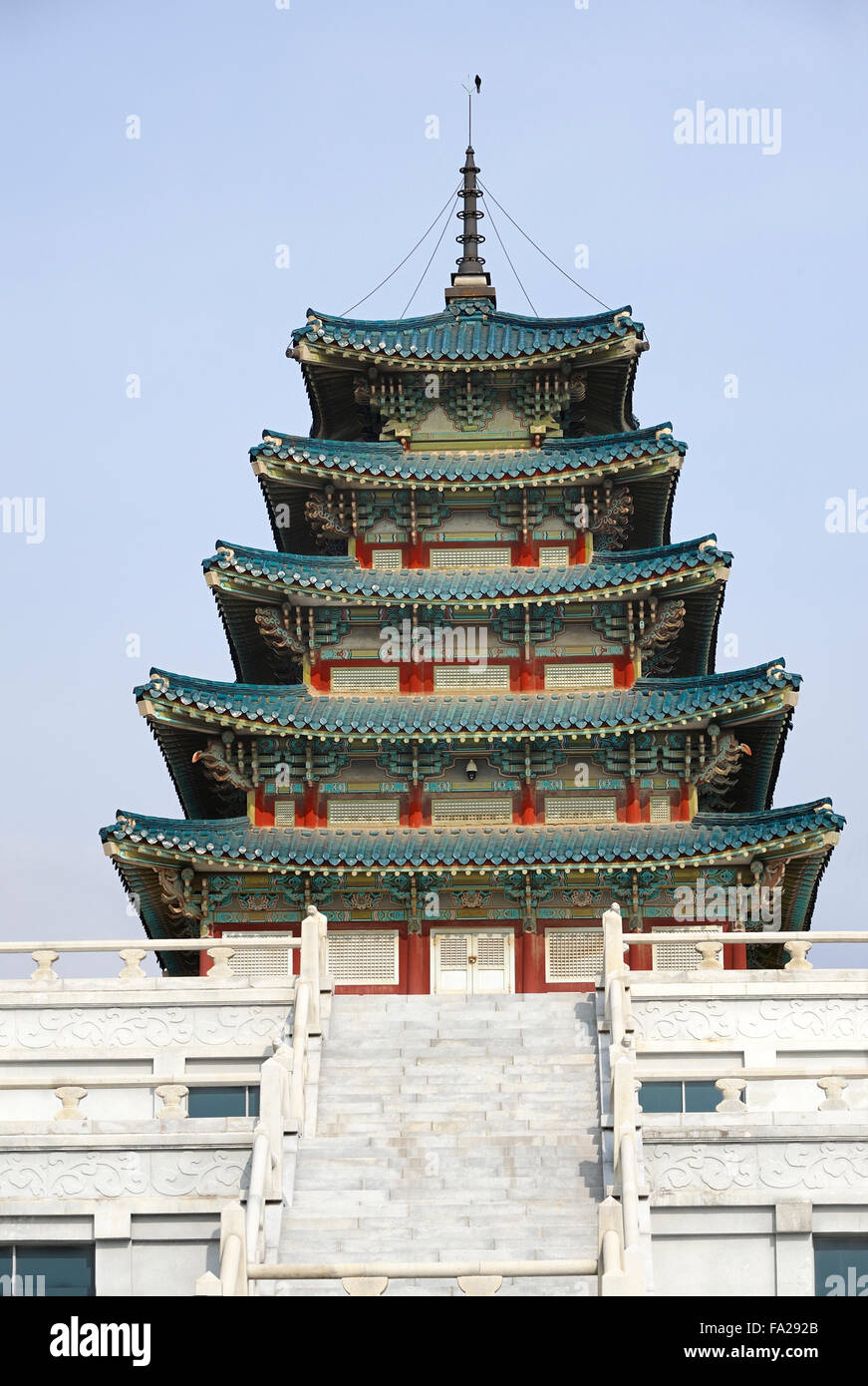 Pagode im Gyeongbokgung Palace, National Folk Museum, Seoul, Südkorea Stockfoto