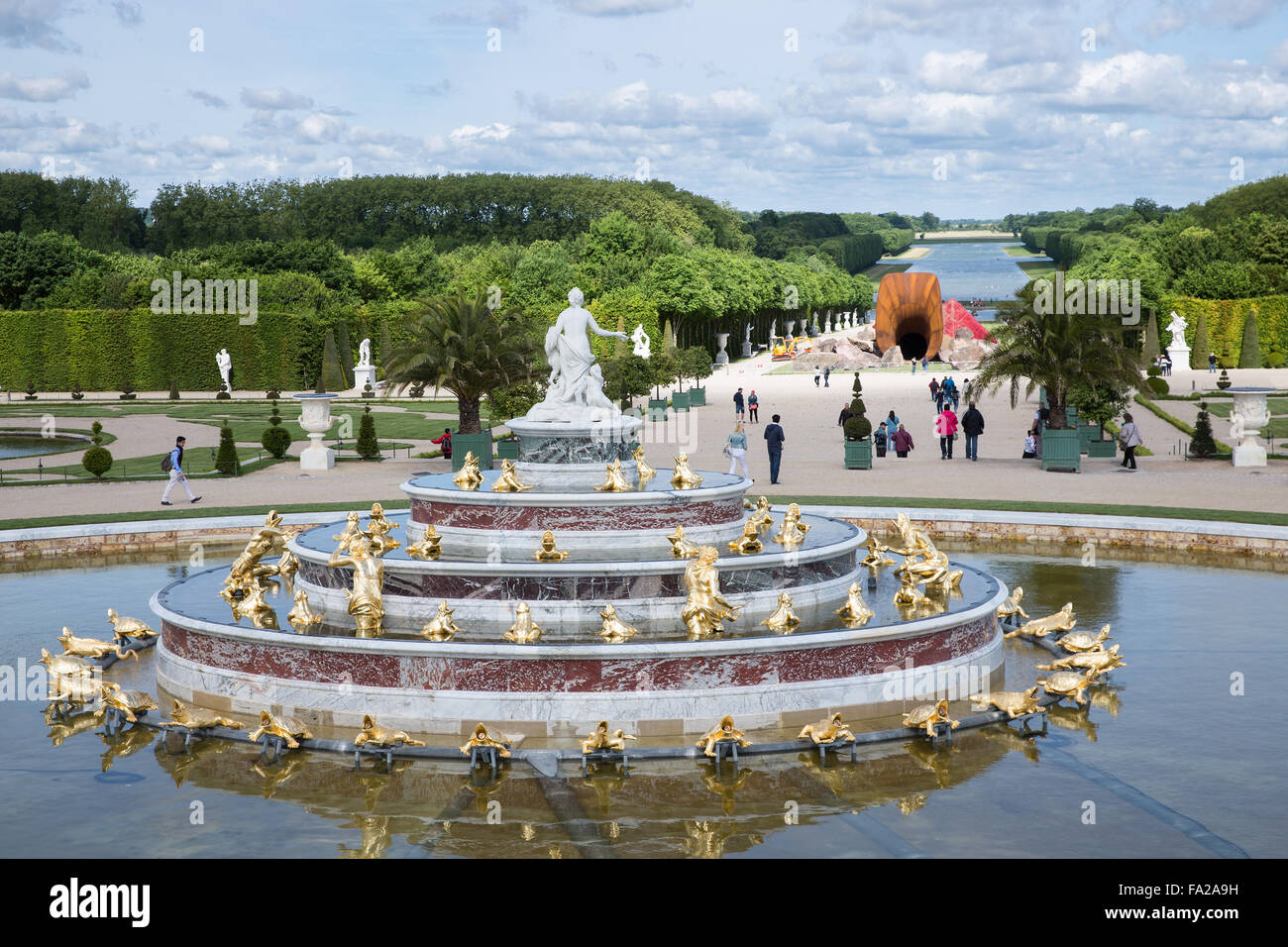 VERSAILLES PARIS, Frankreich 30 Mai Besucher im Garten Schloss