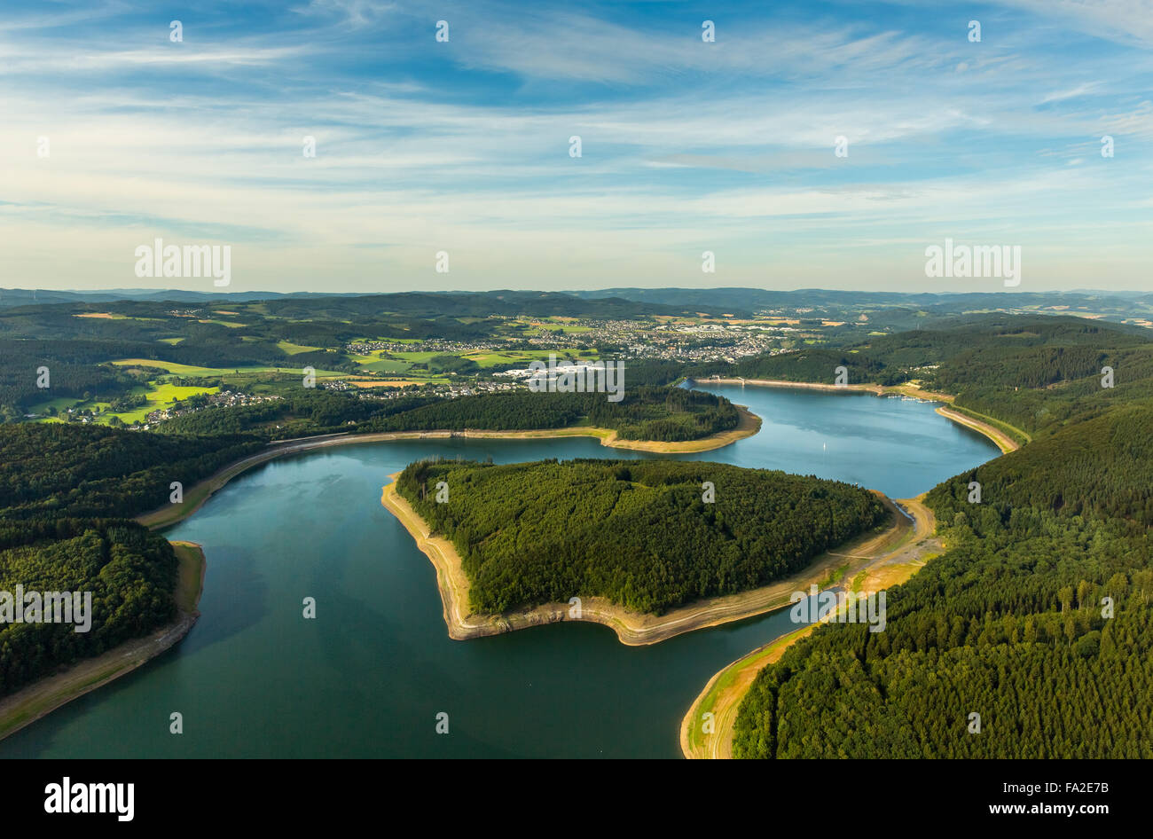 Luftaufnahme, Gilberginsel, senkte Wasserstände in der Biggetalsperre, die Felsschuettdammes zu reparieren Stockfoto