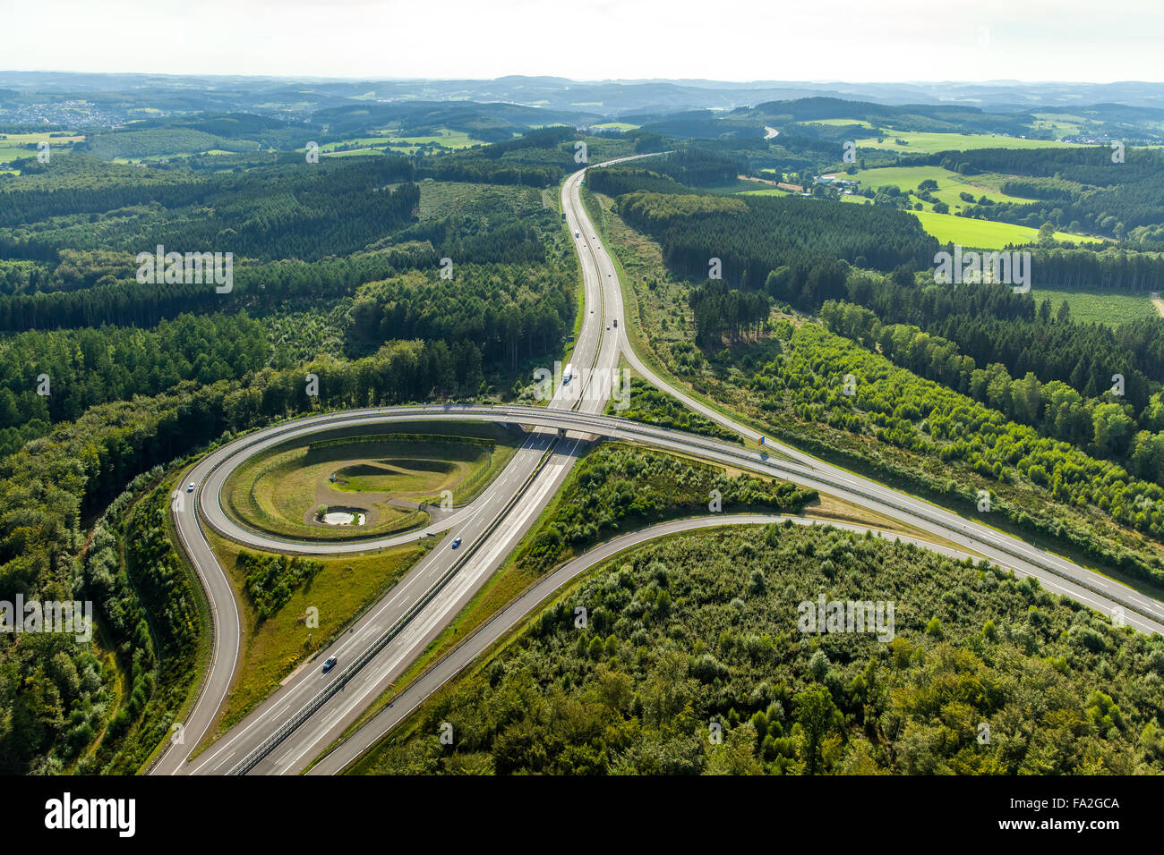 Luftbild, Autobahndreieck B54 und A4 Autobahnkreuz, Infrastruktur, Wenden, Sauerland, Nord Rhein Westfalen, Deutschland Stockfoto