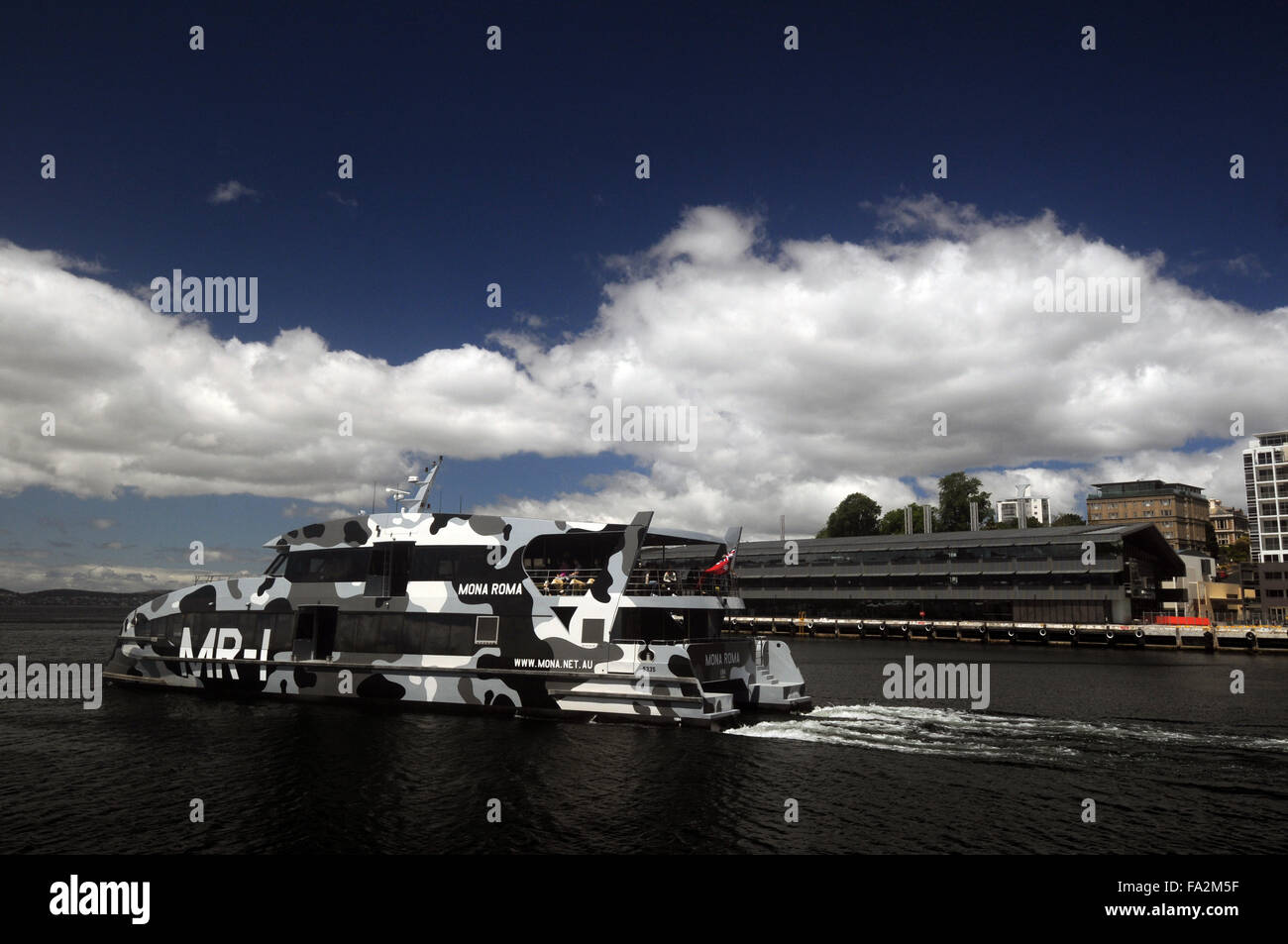 MONA ferry ausgeschiedenen Brooke Street Pier in Hobart, Tasmanien, Australien. Weder Herr PR Stockfoto