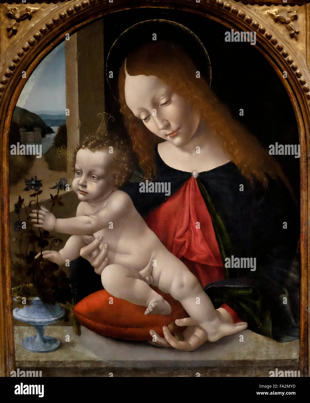 Madonna und Kind mit Akeleien - Anhänger von Leonardo Da Vinci - um 1490 Stockfoto